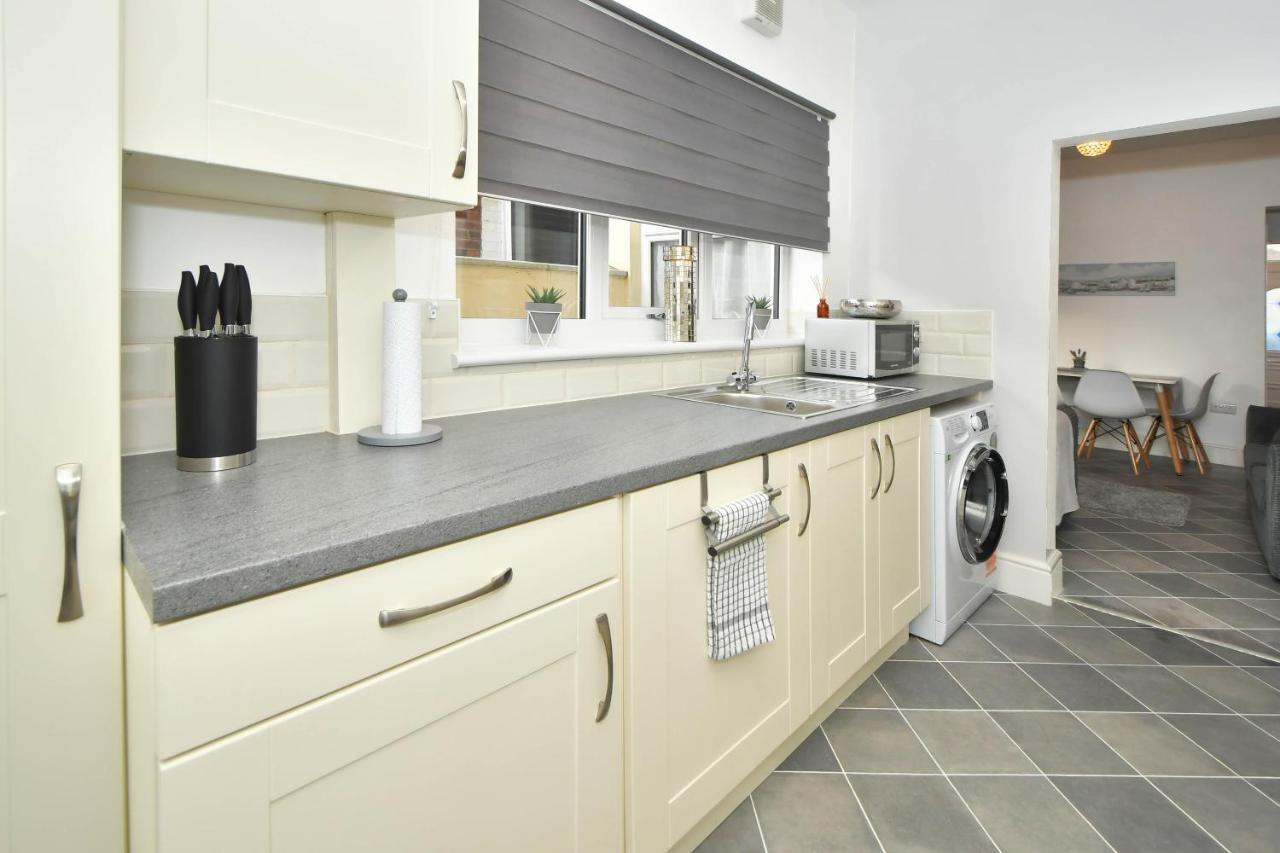 Find A Spacious And Stylish Escape In The City Centre At Sturgess House, Perfect For Longer Stays! Stoke-on-Trent Kültér fotó