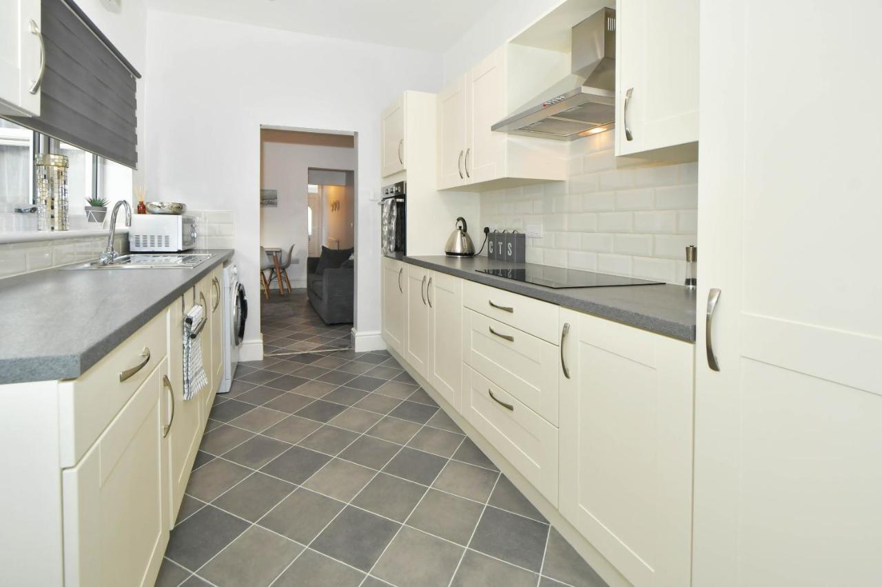 Find A Spacious And Stylish Escape In The City Centre At Sturgess House, Perfect For Longer Stays! Stoke-on-Trent Kültér fotó