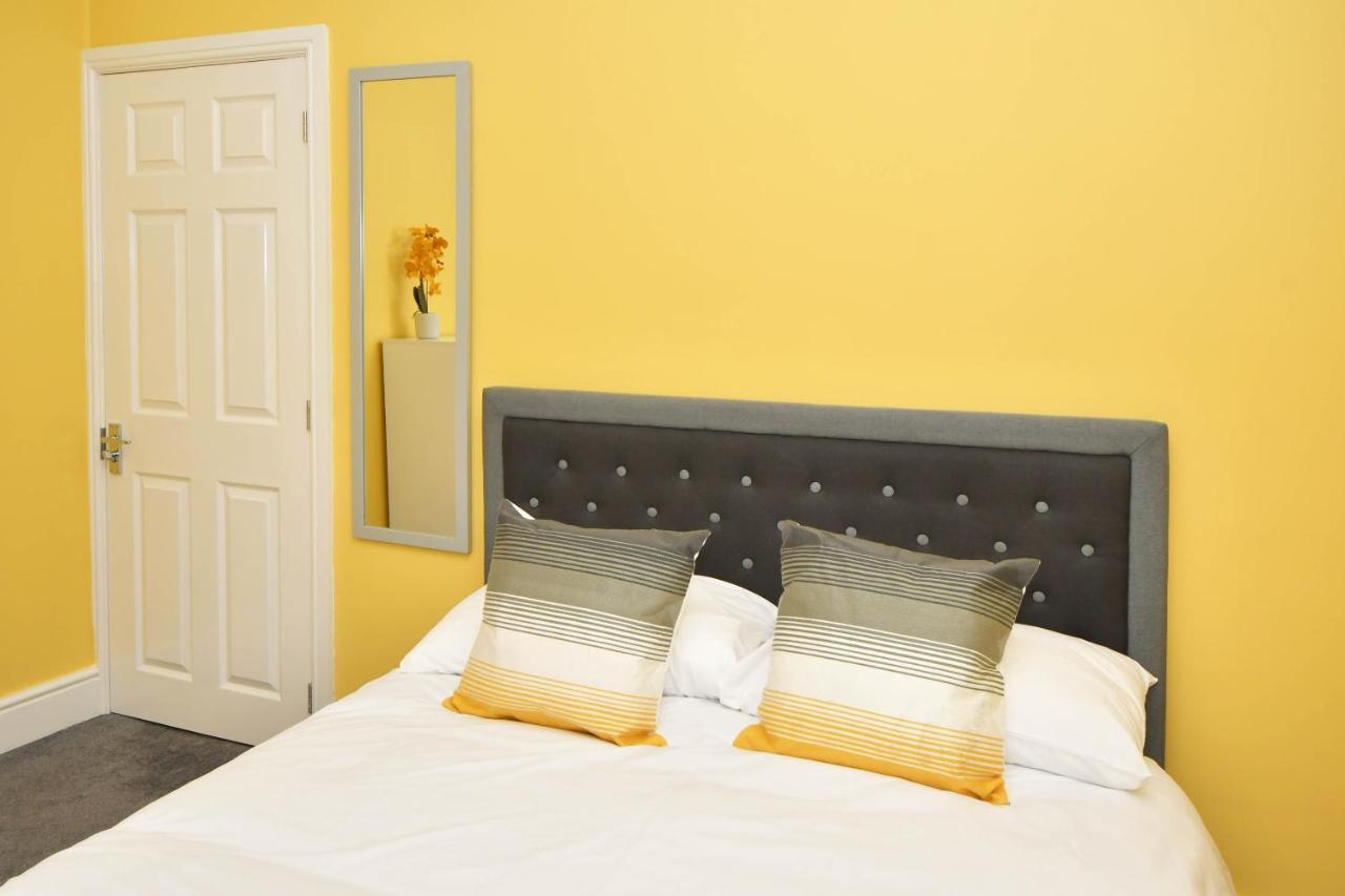 Find A Spacious And Stylish Escape In The City Centre At Sturgess House, Perfect For Longer Stays! Stoke-on-Trent Kültér fotó