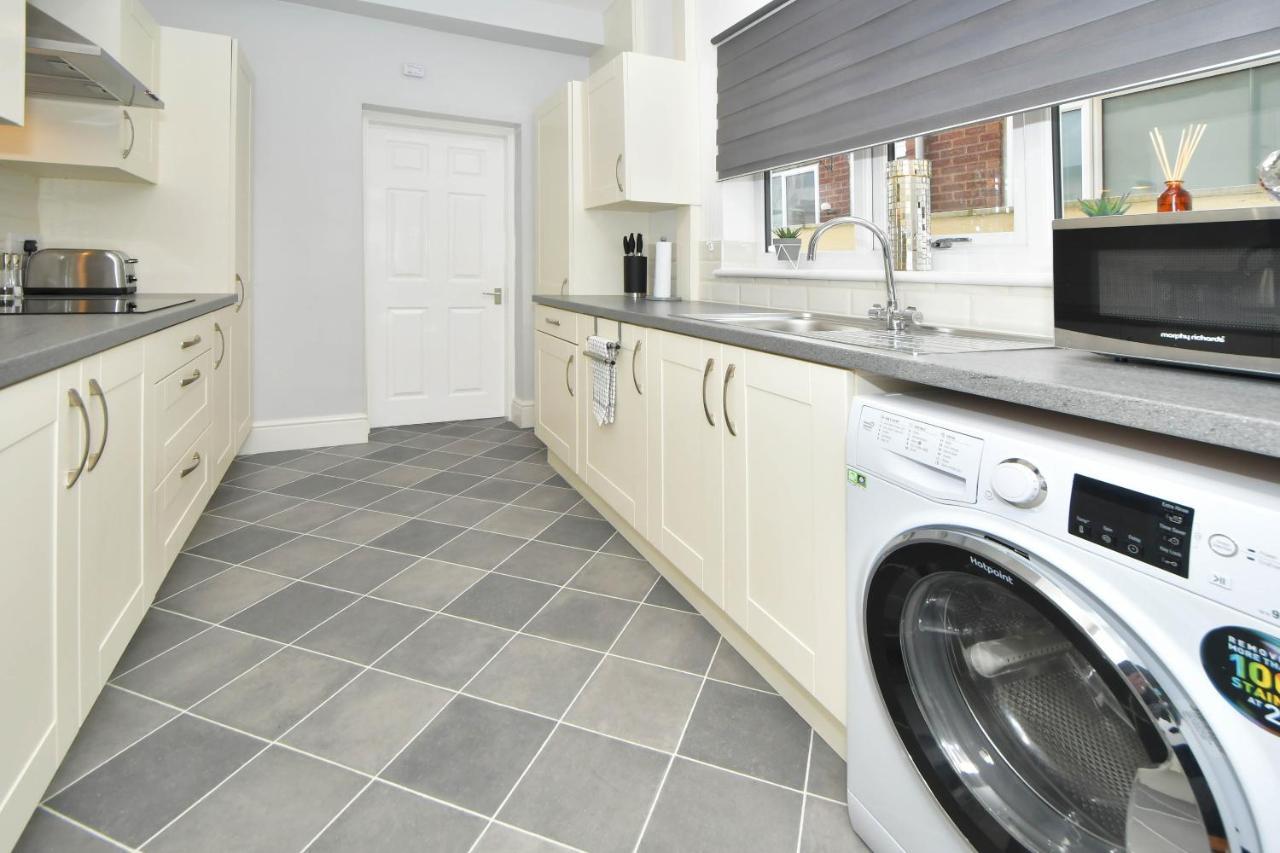 Find A Spacious And Stylish Escape In The City Centre At Sturgess House, Perfect For Longer Stays! Stoke-on-Trent Kültér fotó